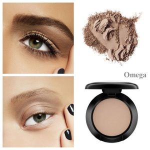 MAC “ Oméga Matte” eyeshadow new in original box